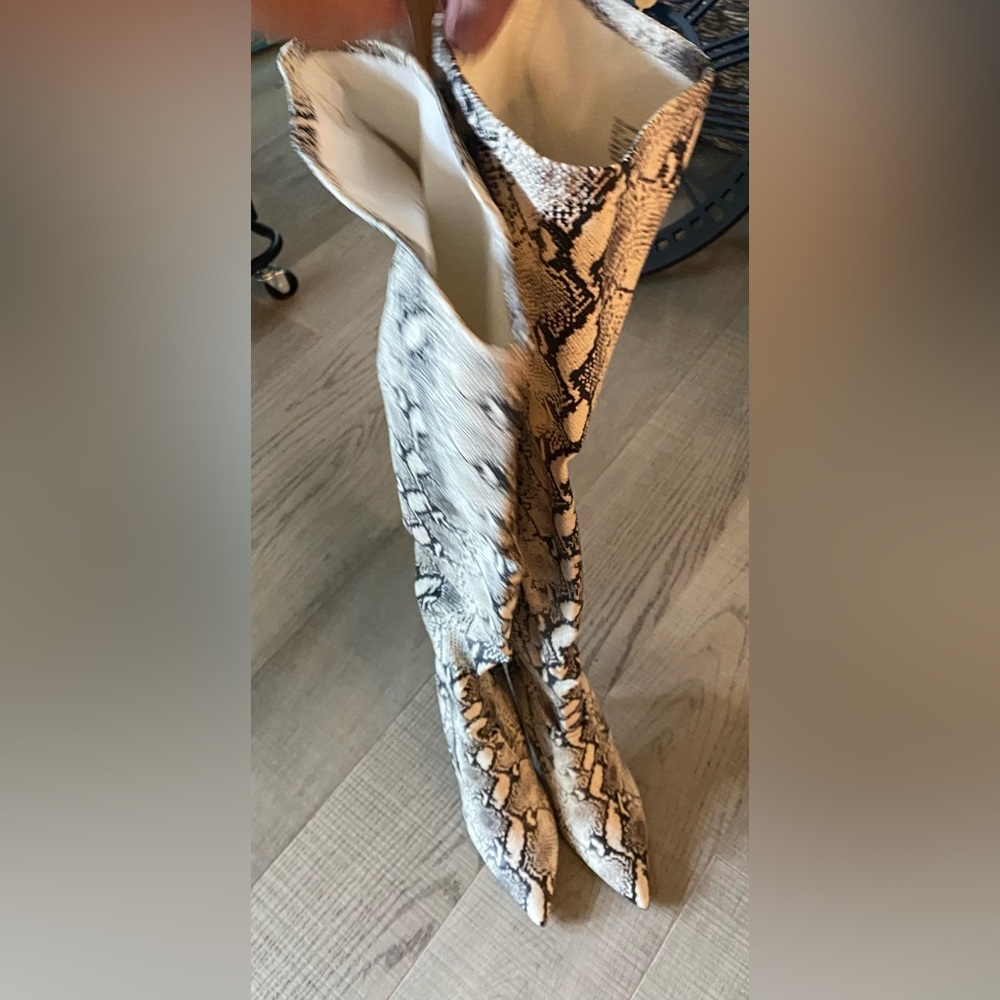 STEVE MADDEN BOOTS - Picture 3 of 17